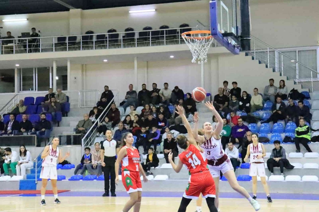 Elazığ takımları potada güldü