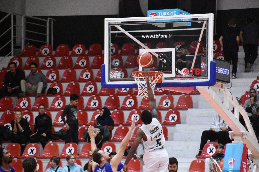 Basketbol Süper Ligi: Aliağa Petkimspor: 79 - Onvo Büyükçekmece Basketbol: 75