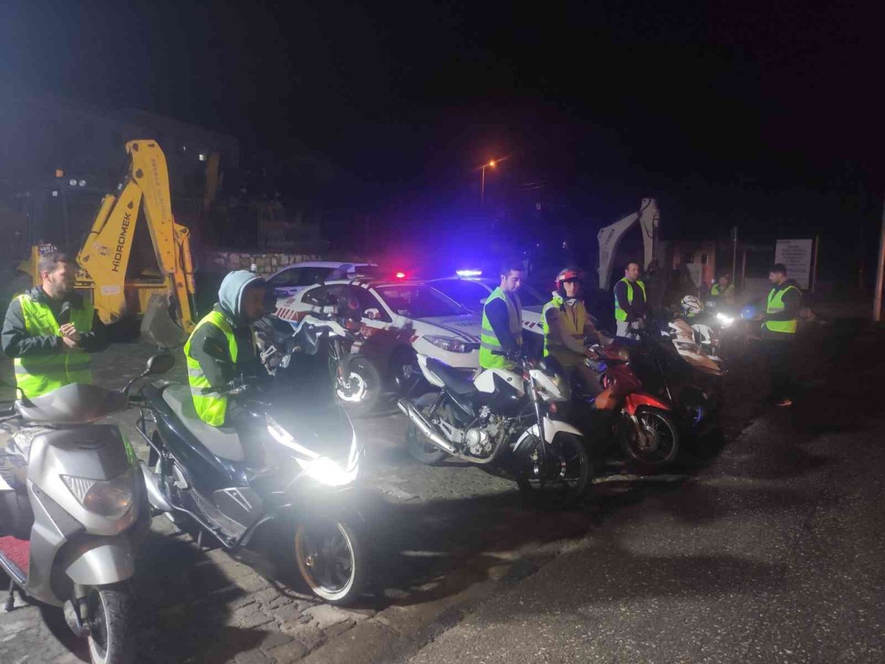 Bodrum’da 85 sürücüye reflektörlü yelek dağıtıldı