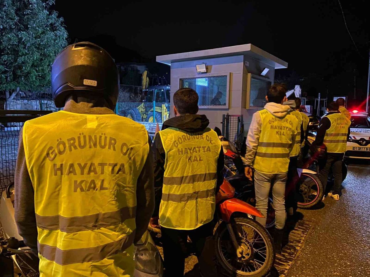 Bodrum’da 85 sürücüye reflektörlü yelek dağıtıldı