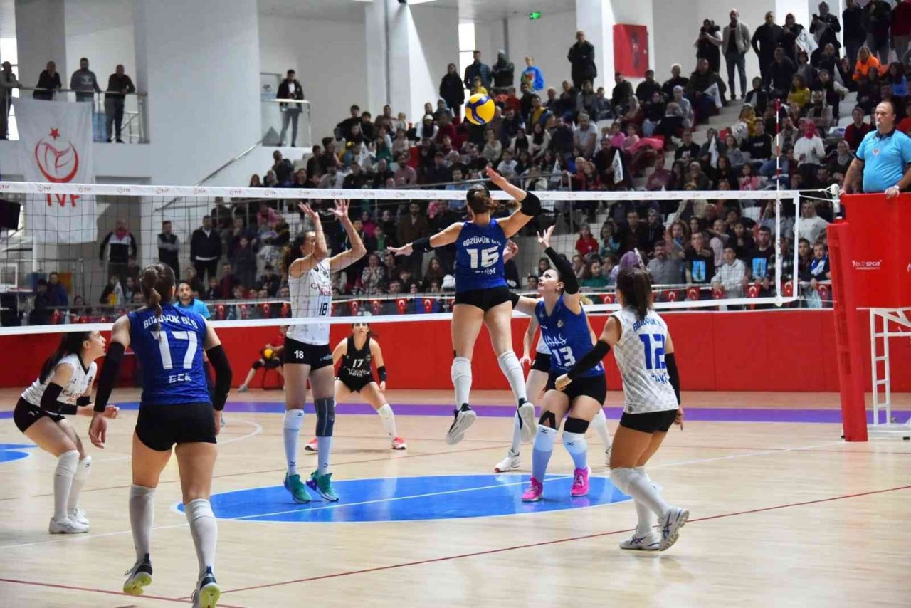 “Bizim Kızlar” 5. haftada da liderliği bırakmadı