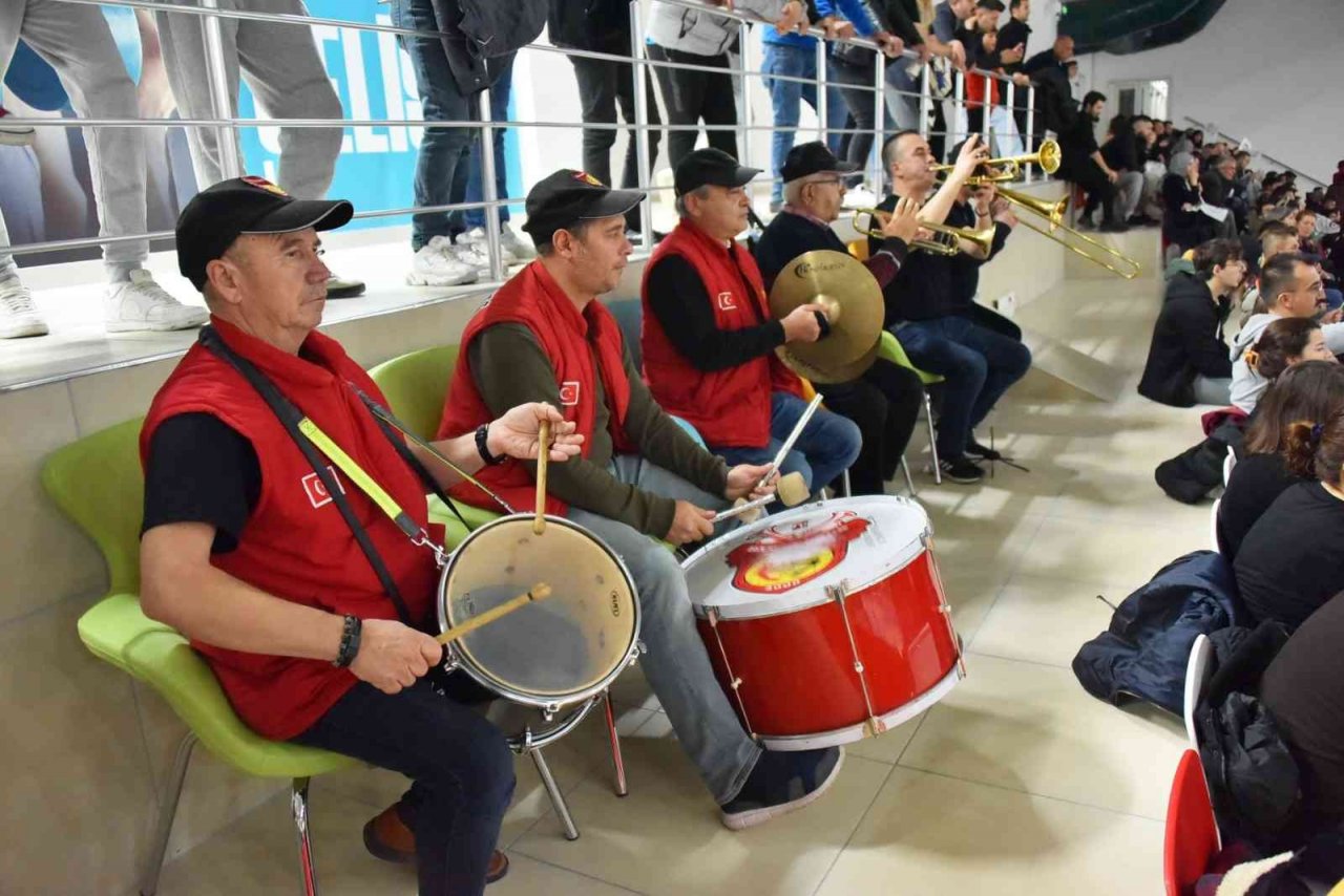 “Bizim Kızlar” 5. haftada da liderliği bırakmadı