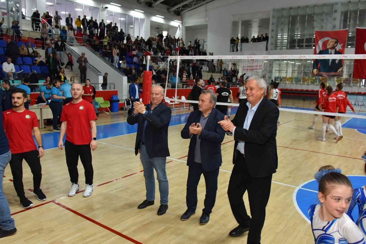 “Bizim Kızlar” 5. haftada da liderliği bırakmadı