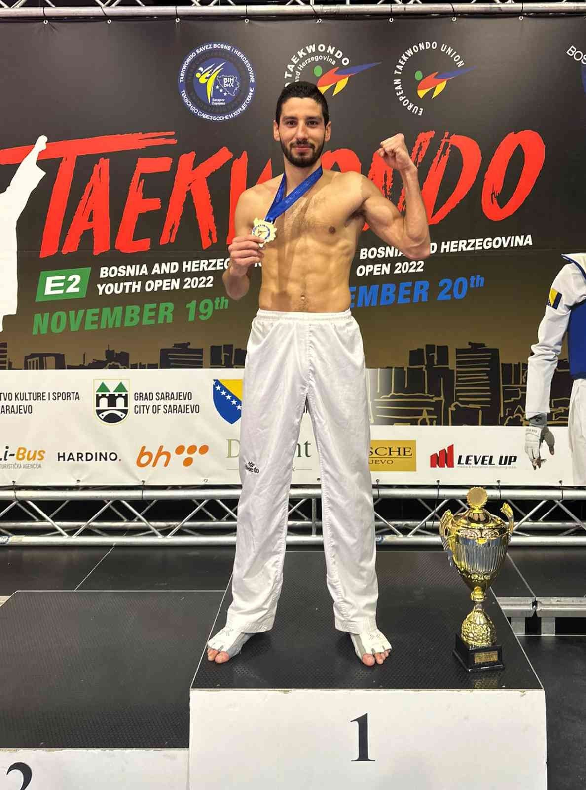 Emircan Turan, Bosna’da tekvandoda altın madalya kazandı