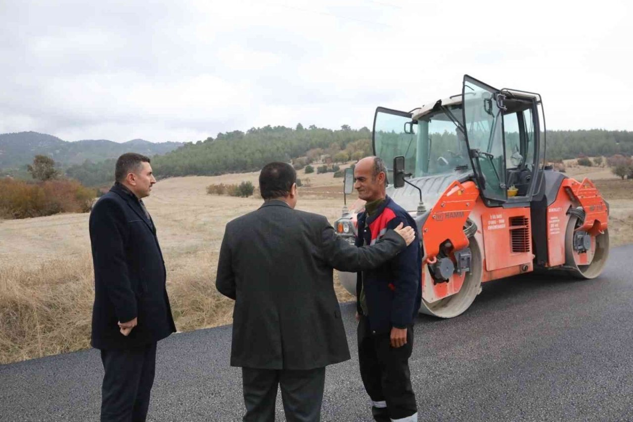 Burdur Valisi Arslantaş, yol çalışmalarını yerinde inceledi