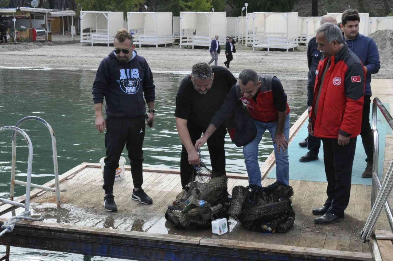 Fethiye’ de deniz dibi temizliği yapıldı