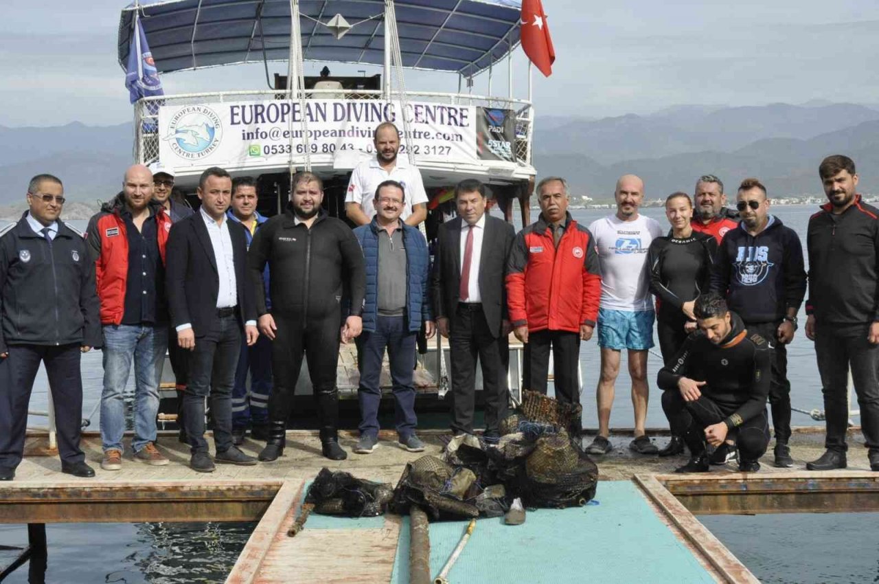 Fethiye’ de deniz dibi temizliği yapıldı