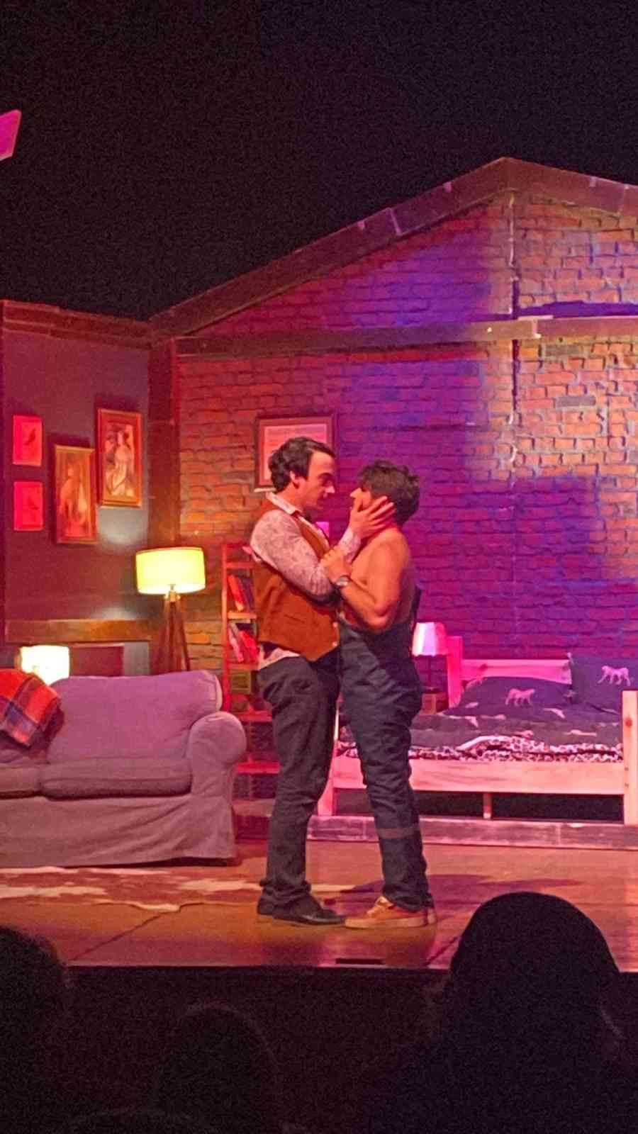 Amasya’daki feci kazaya karışan tiyatrocuların son tiyatro gösterisinin görüntüleri ortaya çıktı