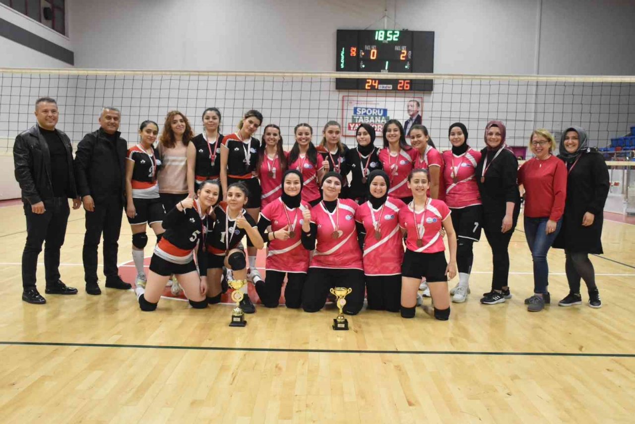 Voleybol Turnuvasının şampiyonu Asiye Hatun KYK oldu