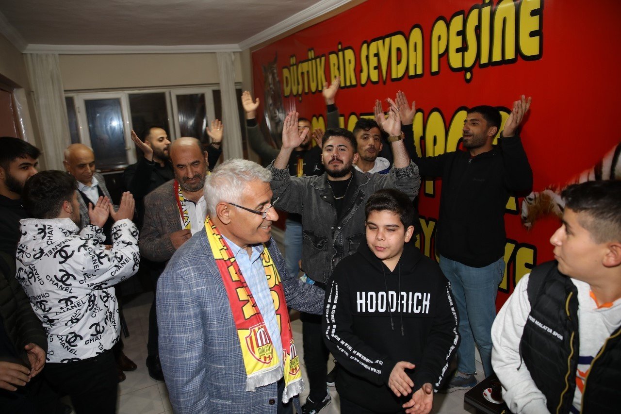 Taraftarlardan Başkan Güder’e coşkulu karşılama