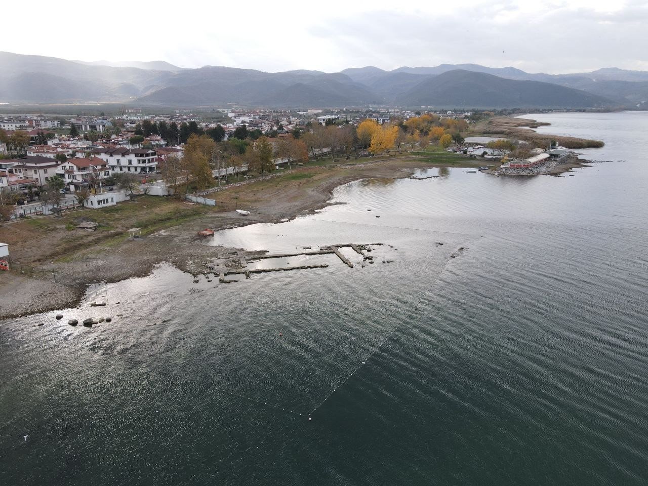 Kasım ayının ortasında gölde yüzdüler