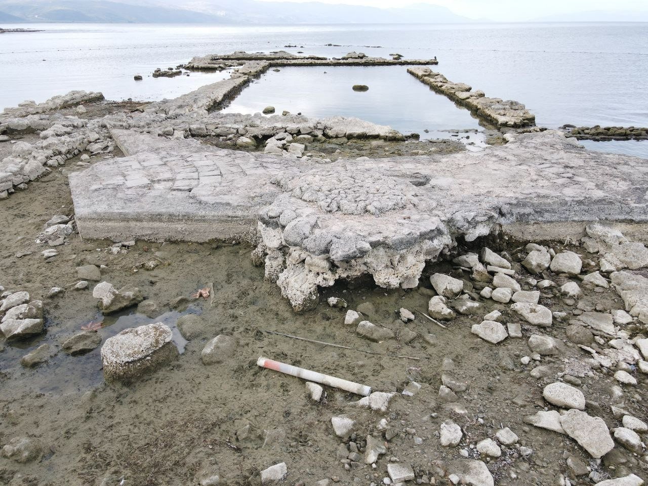Kasım ayının ortasında gölde yüzdüler