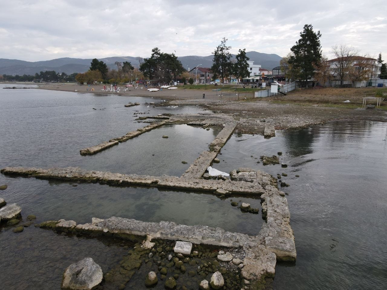 Kasım ayının ortasında gölde yüzdüler