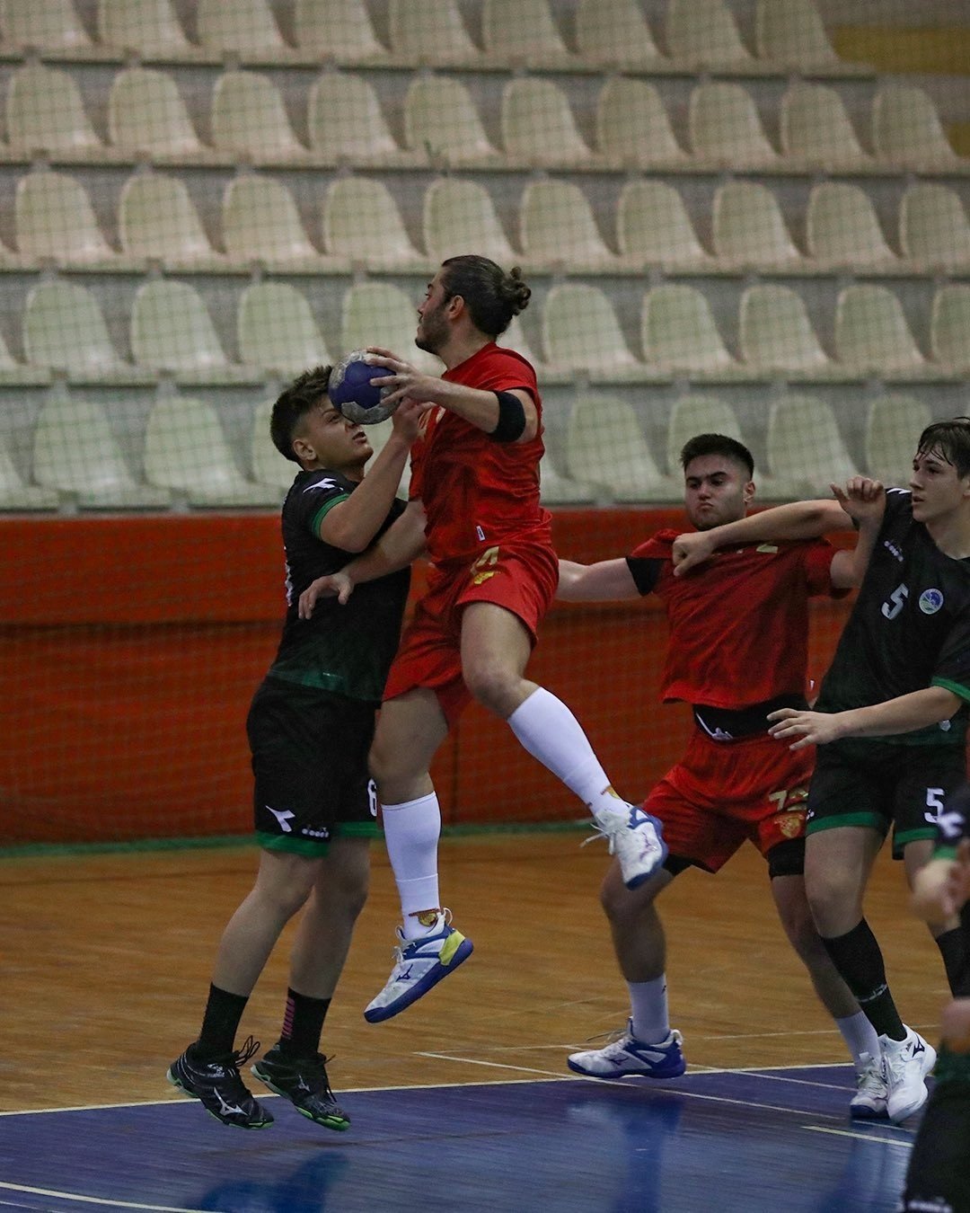 Göztepe Hentbol, ilk galibiyetini aldı