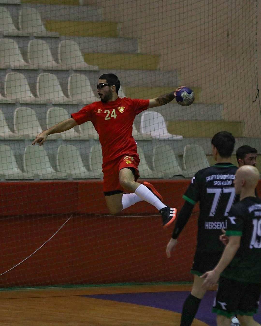 Göztepe Hentbol, ilk galibiyetini aldı