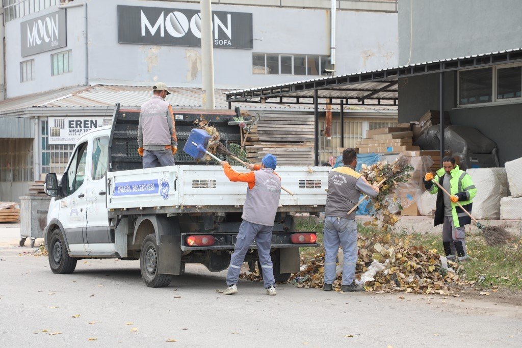 İnegöl Belediyesi’nden sanayide detaylı temizlik