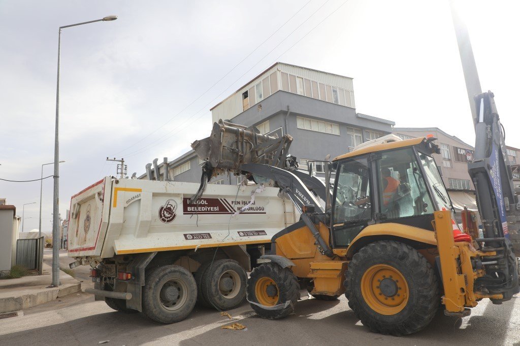 İnegöl Belediyesi’nden sanayide detaylı temizlik