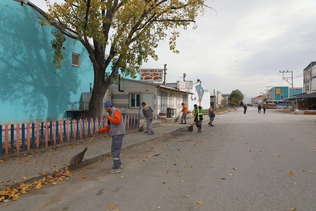 İnegöl Belediyesi’nden sanayide detaylı temizlik