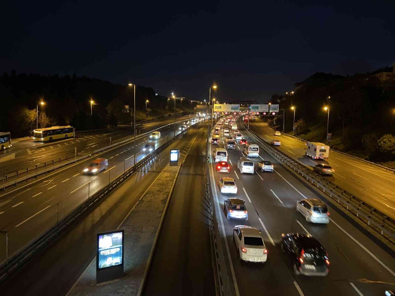 İstanbul’da okullar açıldı, trafik yoğunluğu başladı
