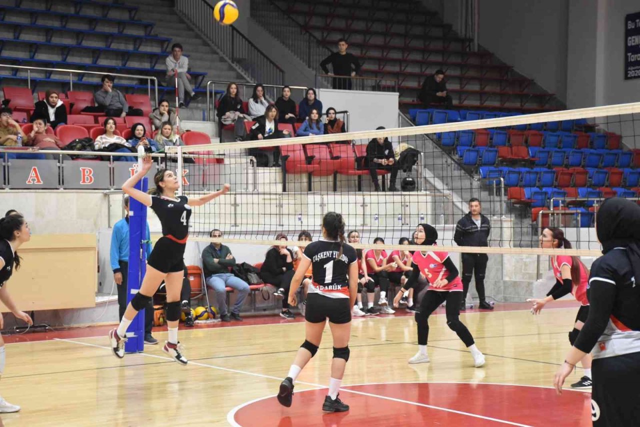 Voleybol Turnuvasının şampiyonu Asiye Hatun KYK oldu