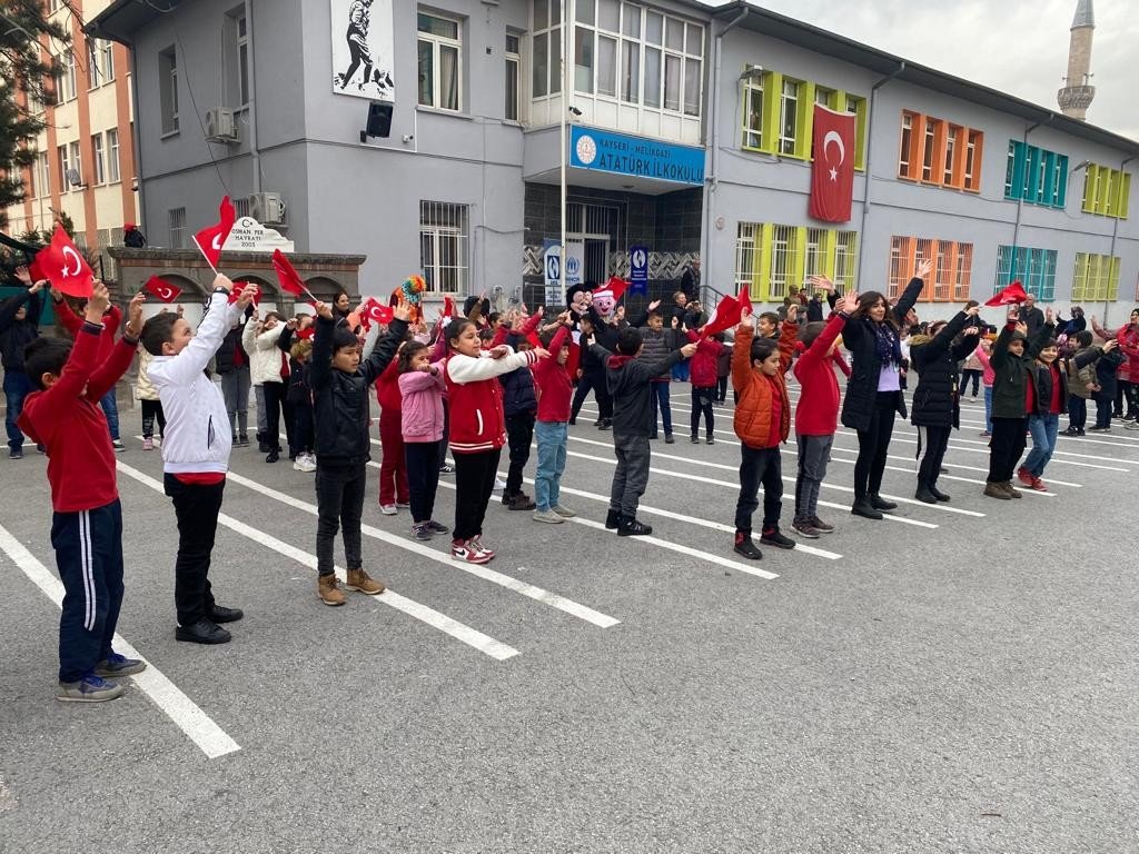 Çocuklar, ’Çocuk Hakları Günü’nde Doyasıya eğlendi