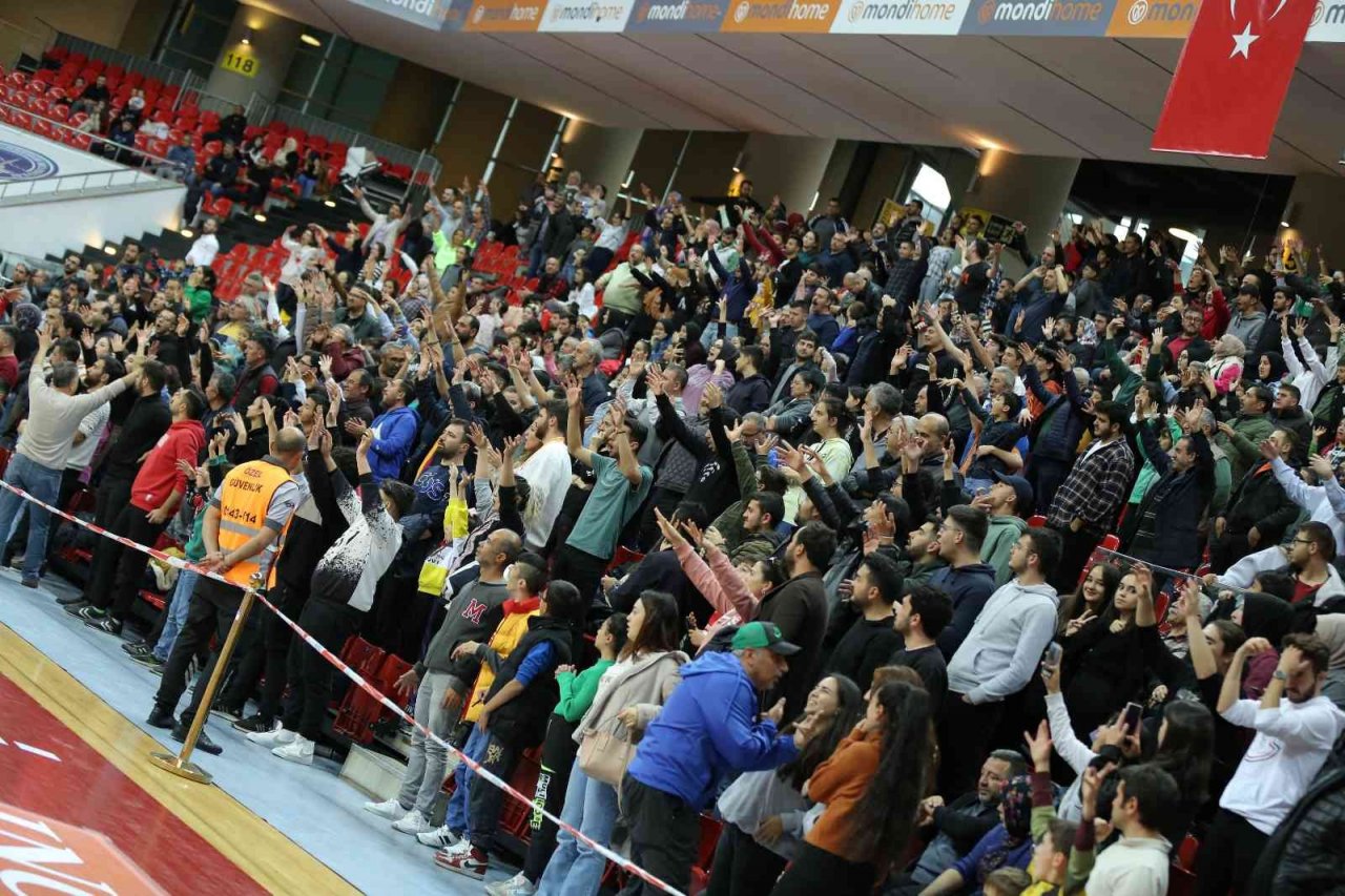 Başkan Palancıoğlu, Basket Takımını Tebrik Etti