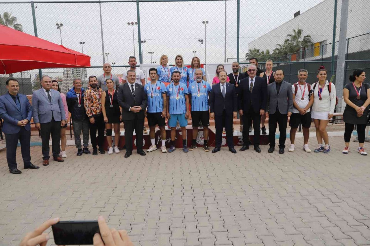 Öğretmenlerin tenis mücadelesi