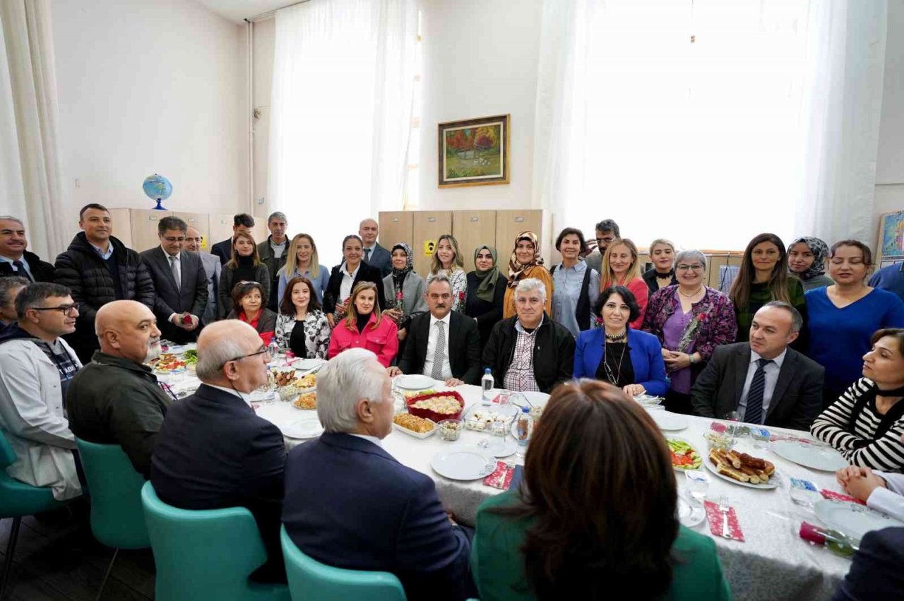 Öğretmenler, öğretmenevi restoran ve kafelerinden yüzde 30 indirimli yararlanacak