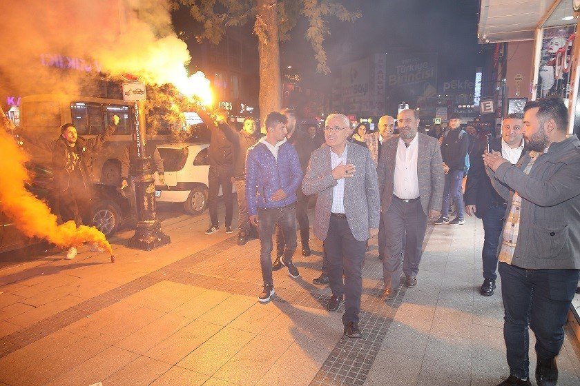 Taraftarlardan Başkan Güder’e coşkulu karşılama