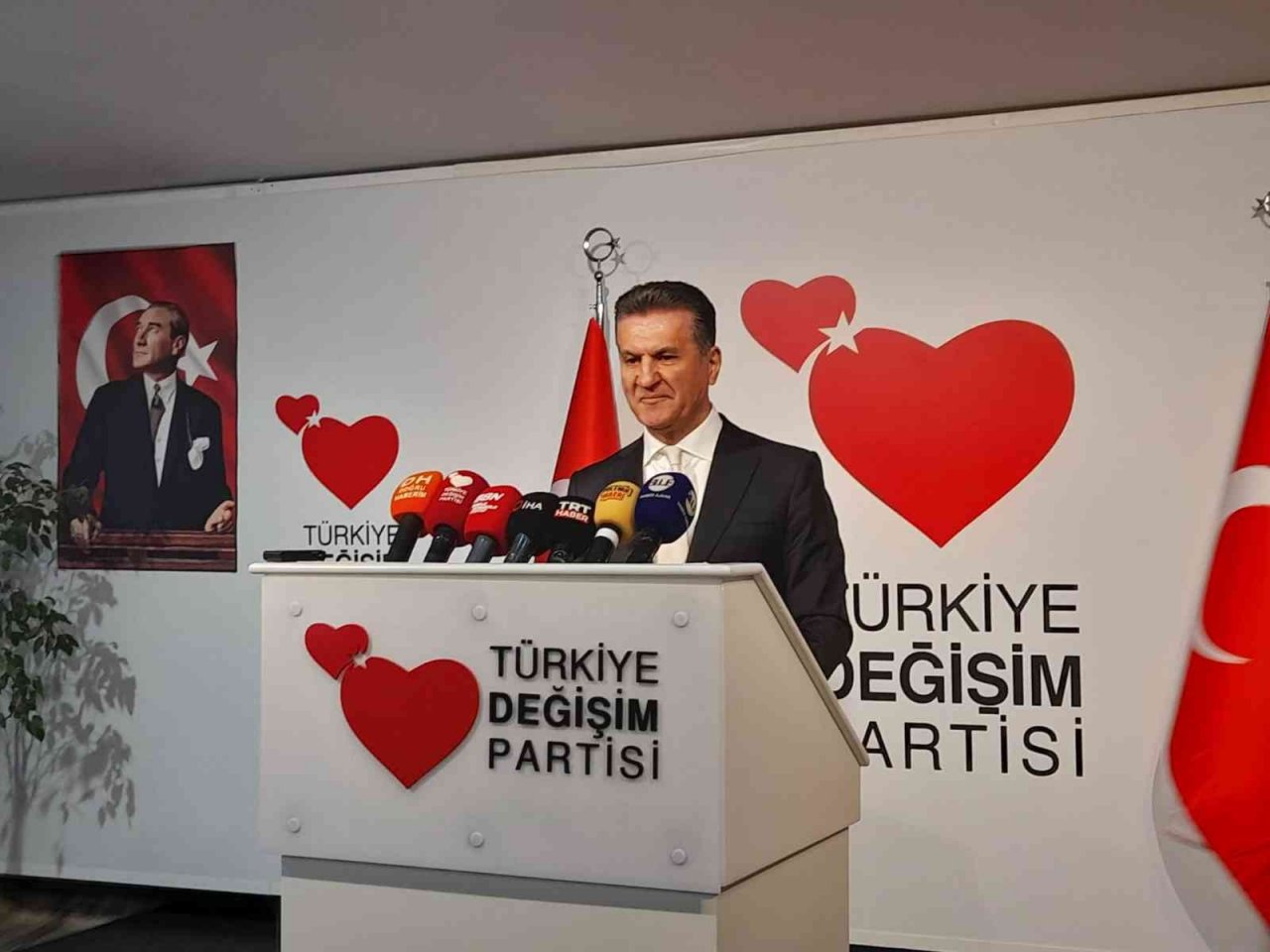 TDP lideri Sarıgül: “(Pençe-Kılıç Harekatı) Bu mücadeleyi yapan devlet güçlerine herkesin destek olması lazım”