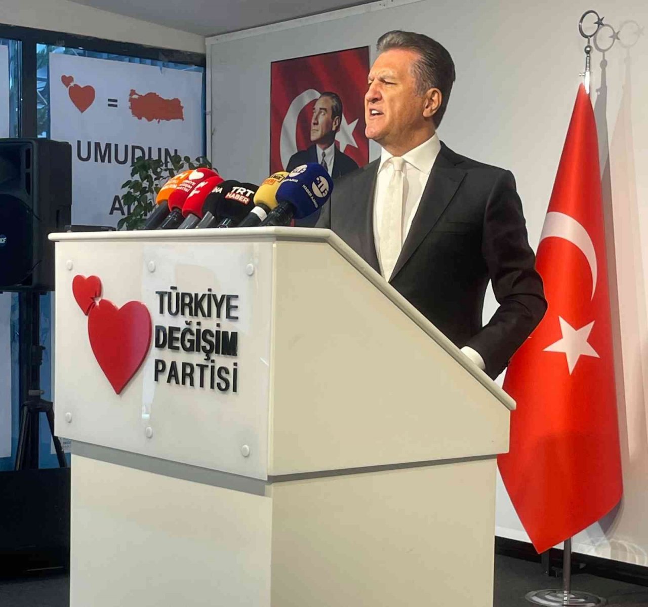 TDP lideri Sarıgül: “(Pençe-Kılıç Harekatı) Bu mücadeleyi yapan devlet güçlerine herkesin destek olması lazım”