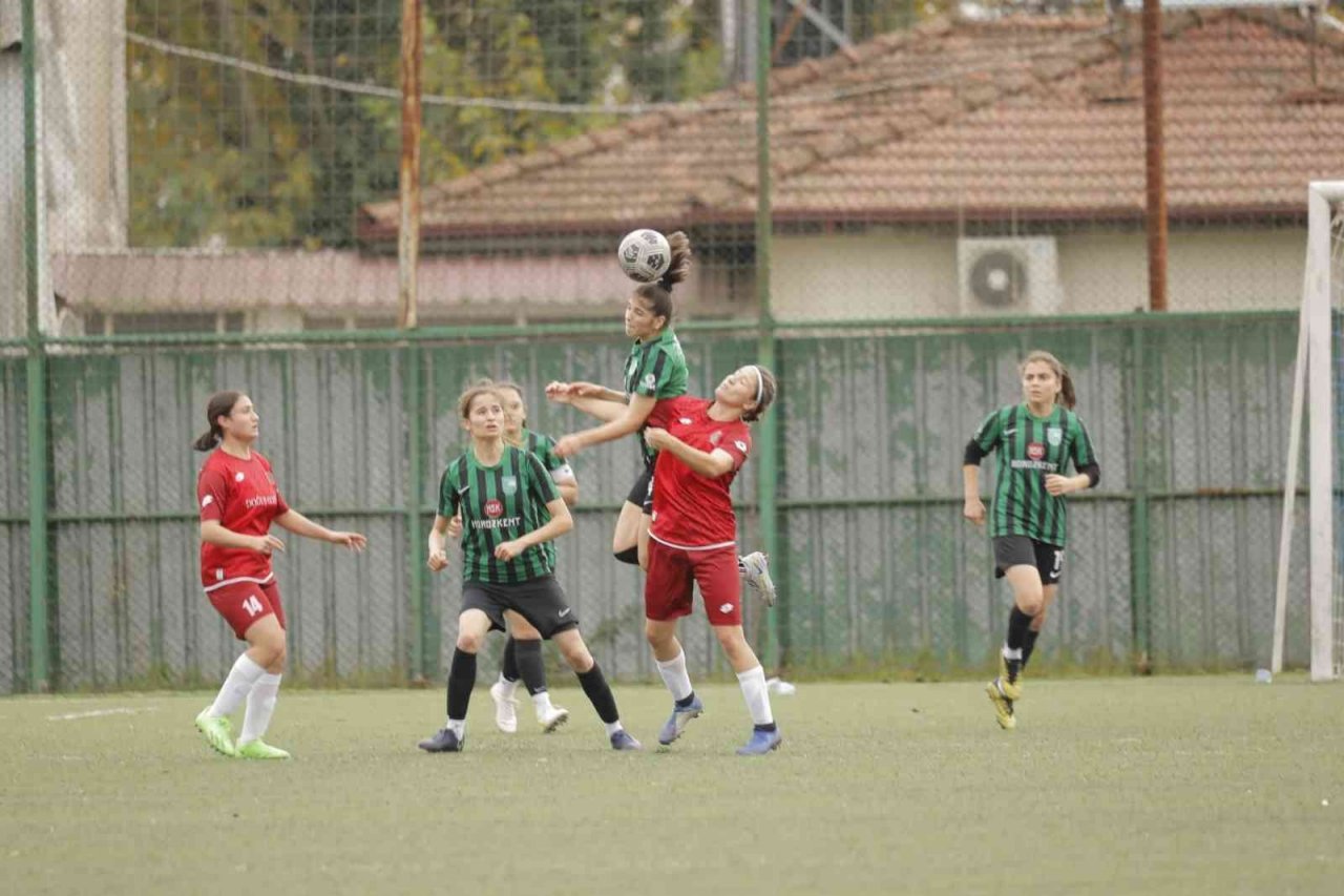 Horozkent’in kızları puan ile dönüyor