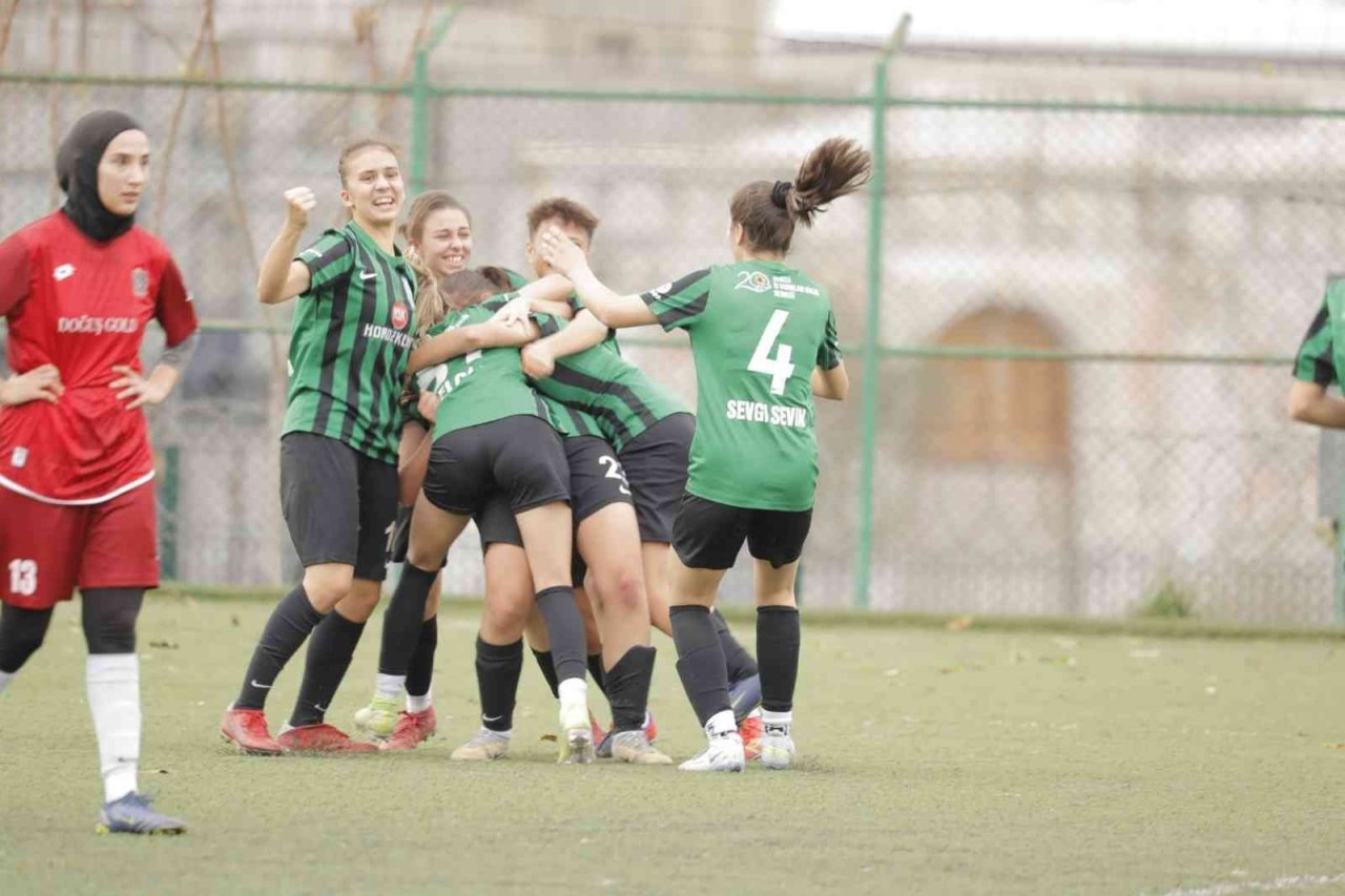 Horozkent’in kızları puan ile dönüyor