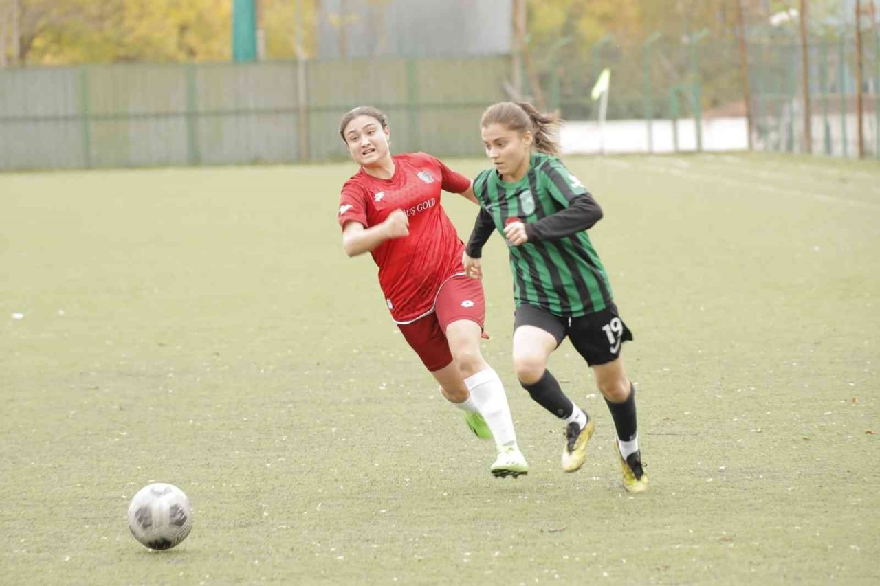 Horozkent’in kızları puan ile dönüyor