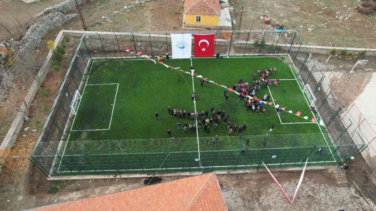 Yahyalı’ya yeni halı saha