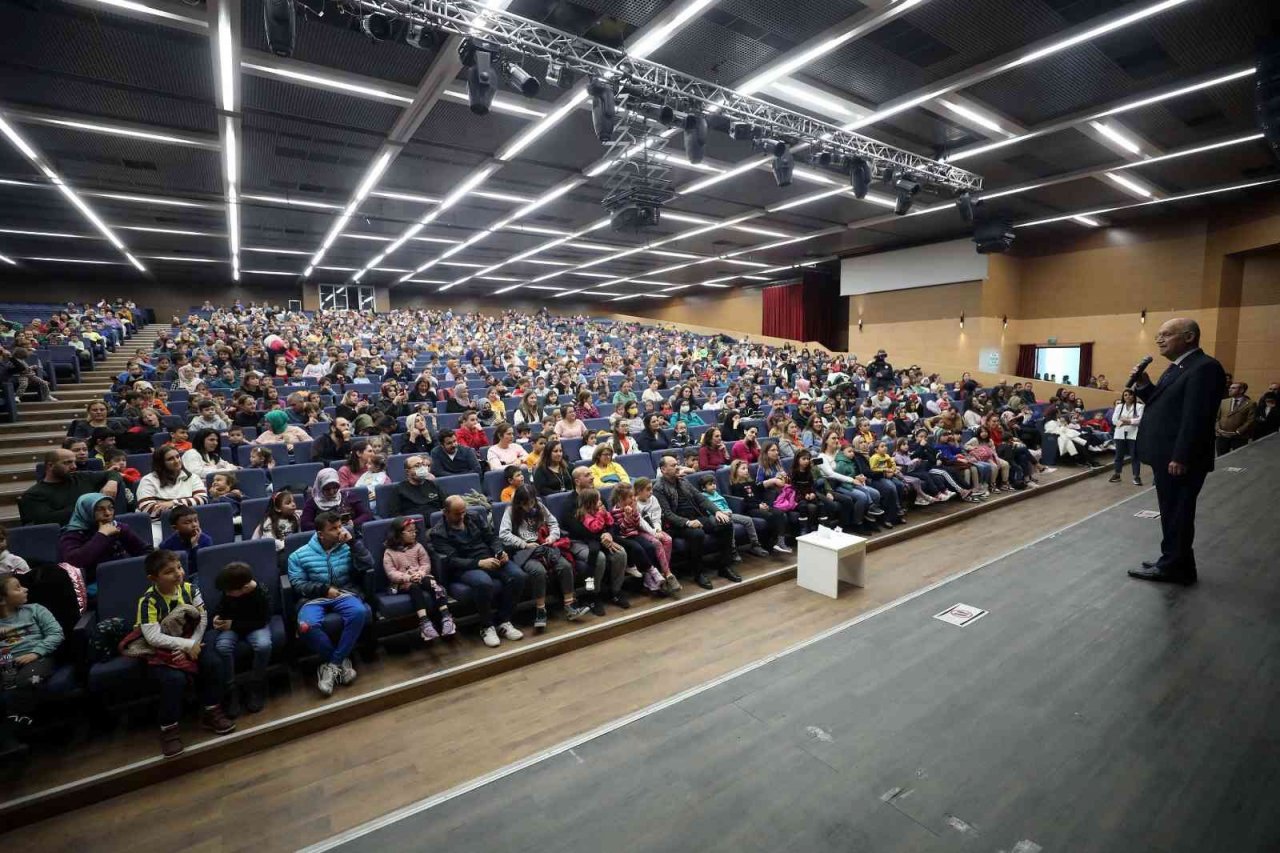 Başkentte düzenlenen ‘Çocuk Tiyatro Festivali’ni’ 6 bin çocuk izledi