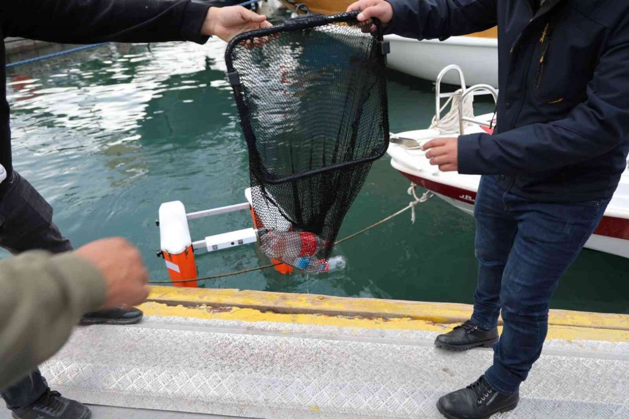 Deniz yüzeyi temizleme aracı hizmete başladı