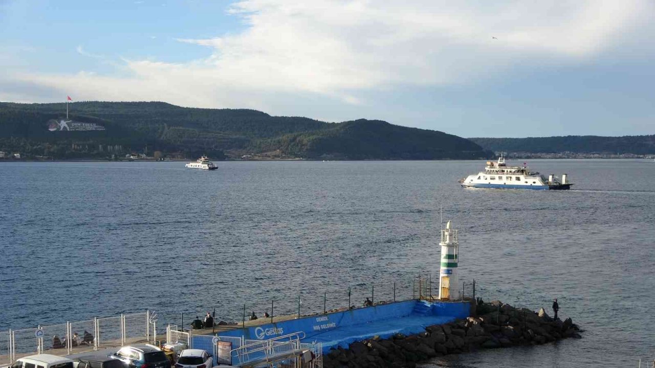 Bozcaada’ya yarınki tüm feribot seferlerine fırtına engeli