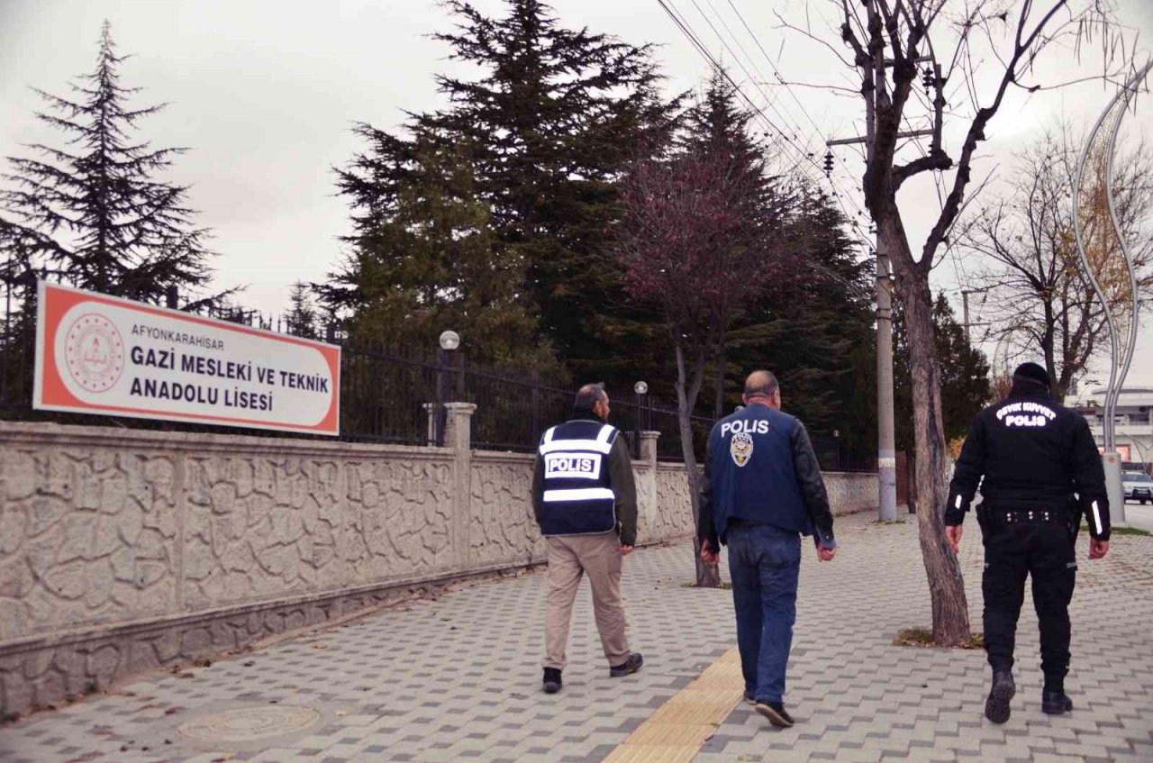 Afyonkarahisar’da okullara yönelik polisten denetim