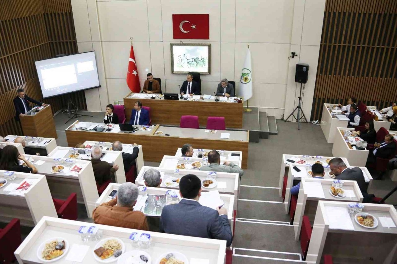 Belediye meclis üyesi kürsüde ağladı