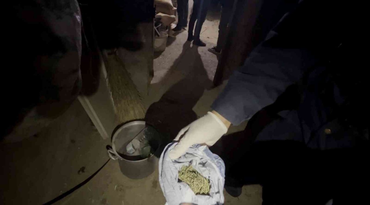 Elektrik buatından uyuşturucu çıktı: 3 gözaltı