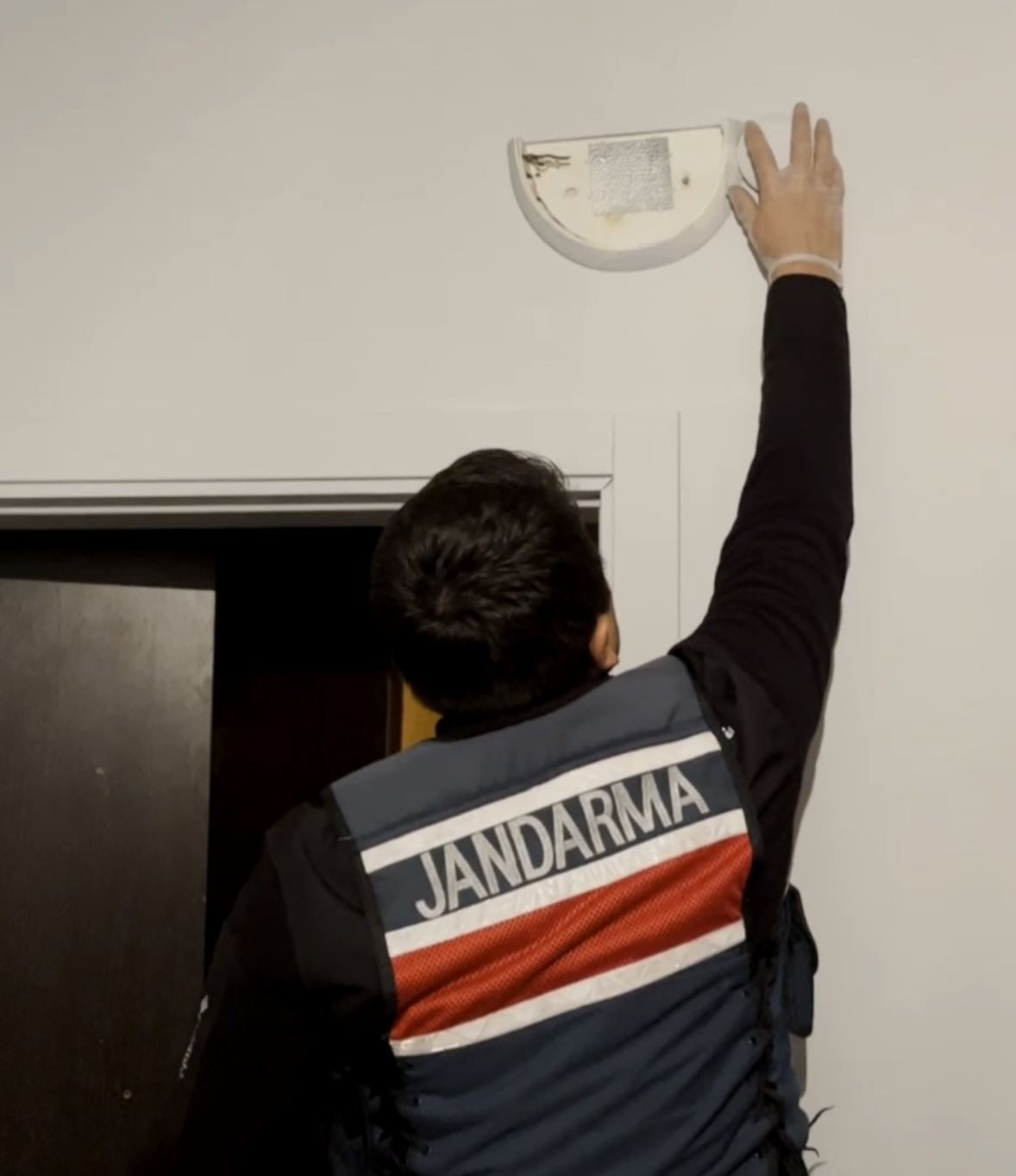 Elektrik buatından uyuşturucu çıktı: 3 gözaltı