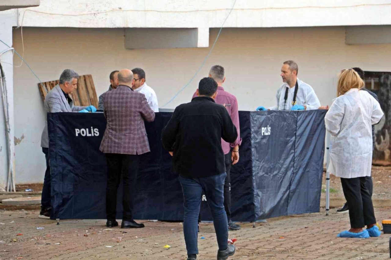 15 katlı binadan beton zemine düşen genç kadın hayatını kaybetti