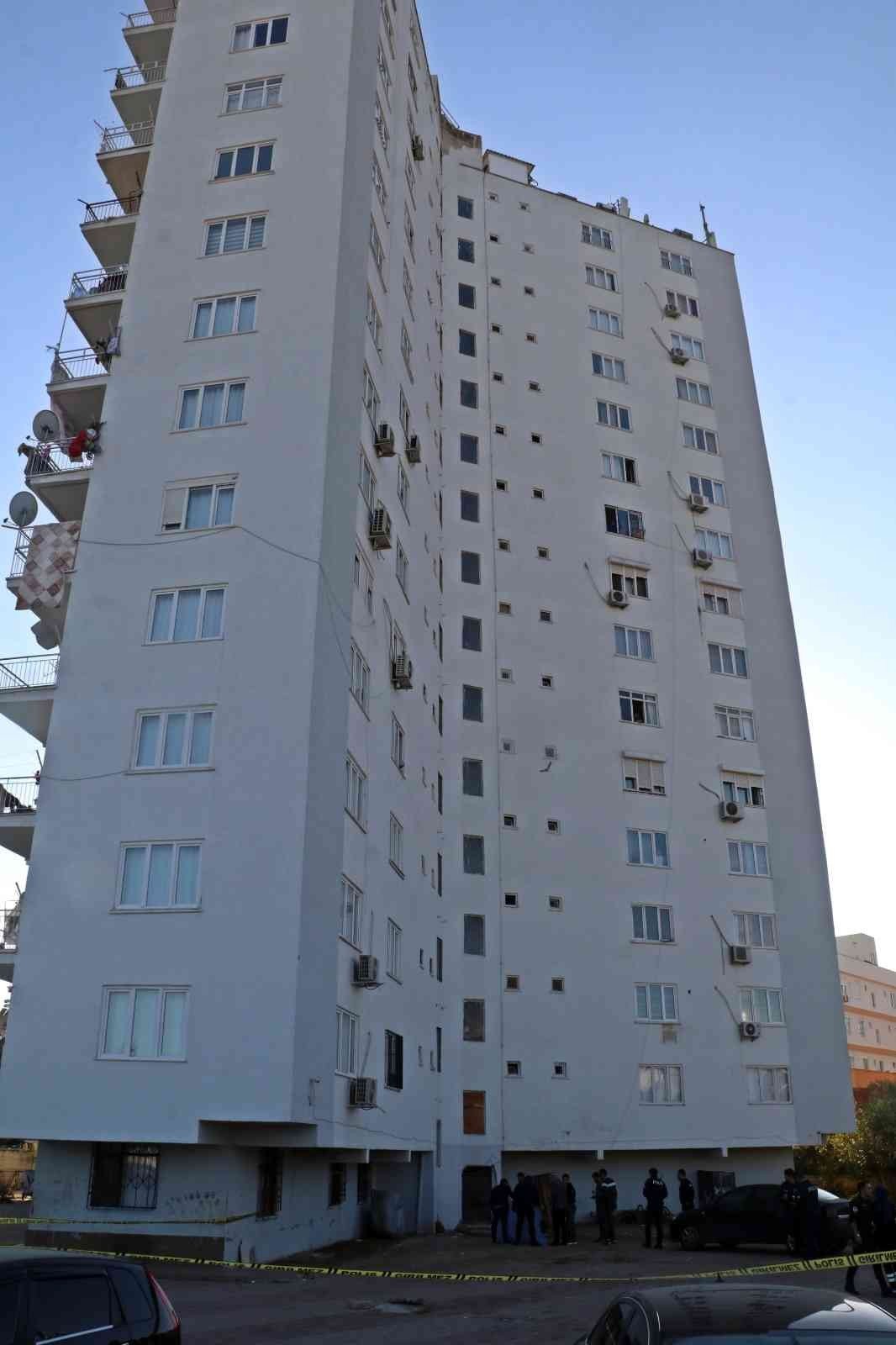 15 katlı binadan beton zemine düşen genç kadın hayatını kaybetti