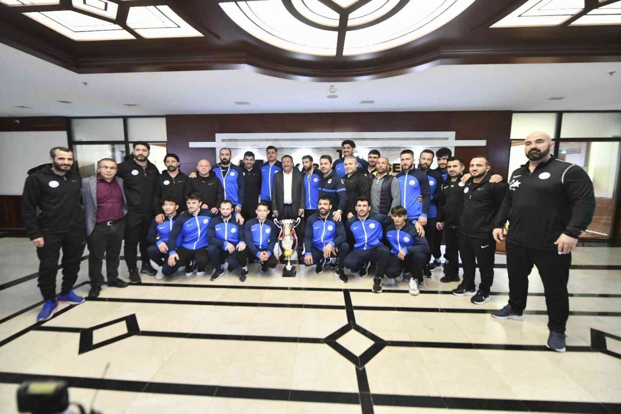 Şampiyon ASKİ Spor’dan, Başkan Yüksel Arslan’a ziyaret