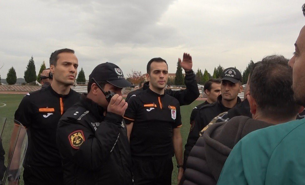 Bilecik 1969 Spor Kulübü’nden hakemlere tepsi