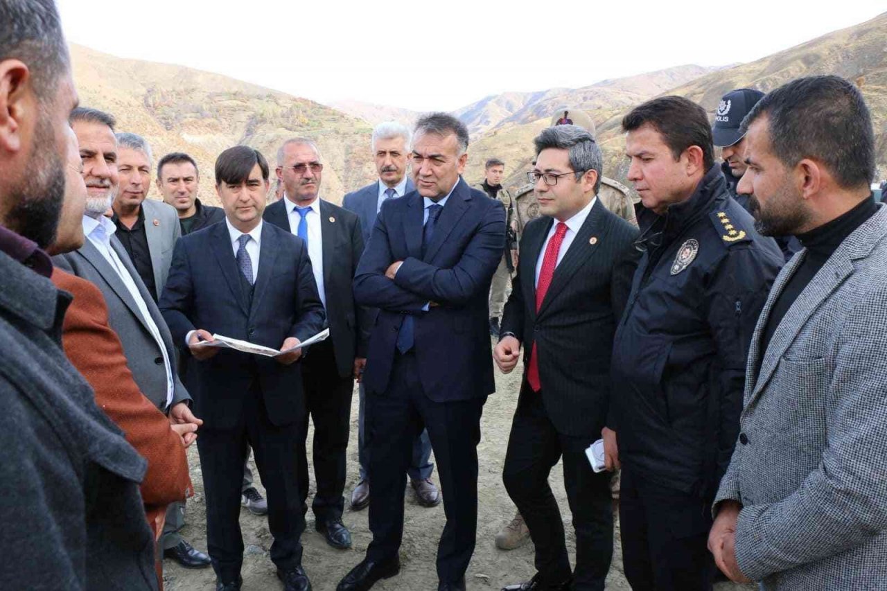 Vali Çağatay, yol çalışmalarını inceledi