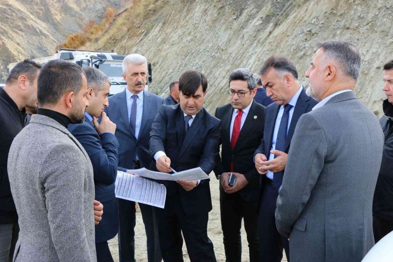 Vali Çağatay, yol çalışmalarını inceledi