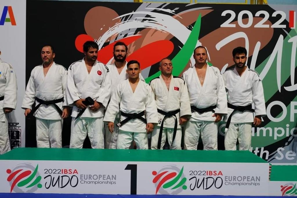 İzmir’in milli sporcuları Paris yolunda