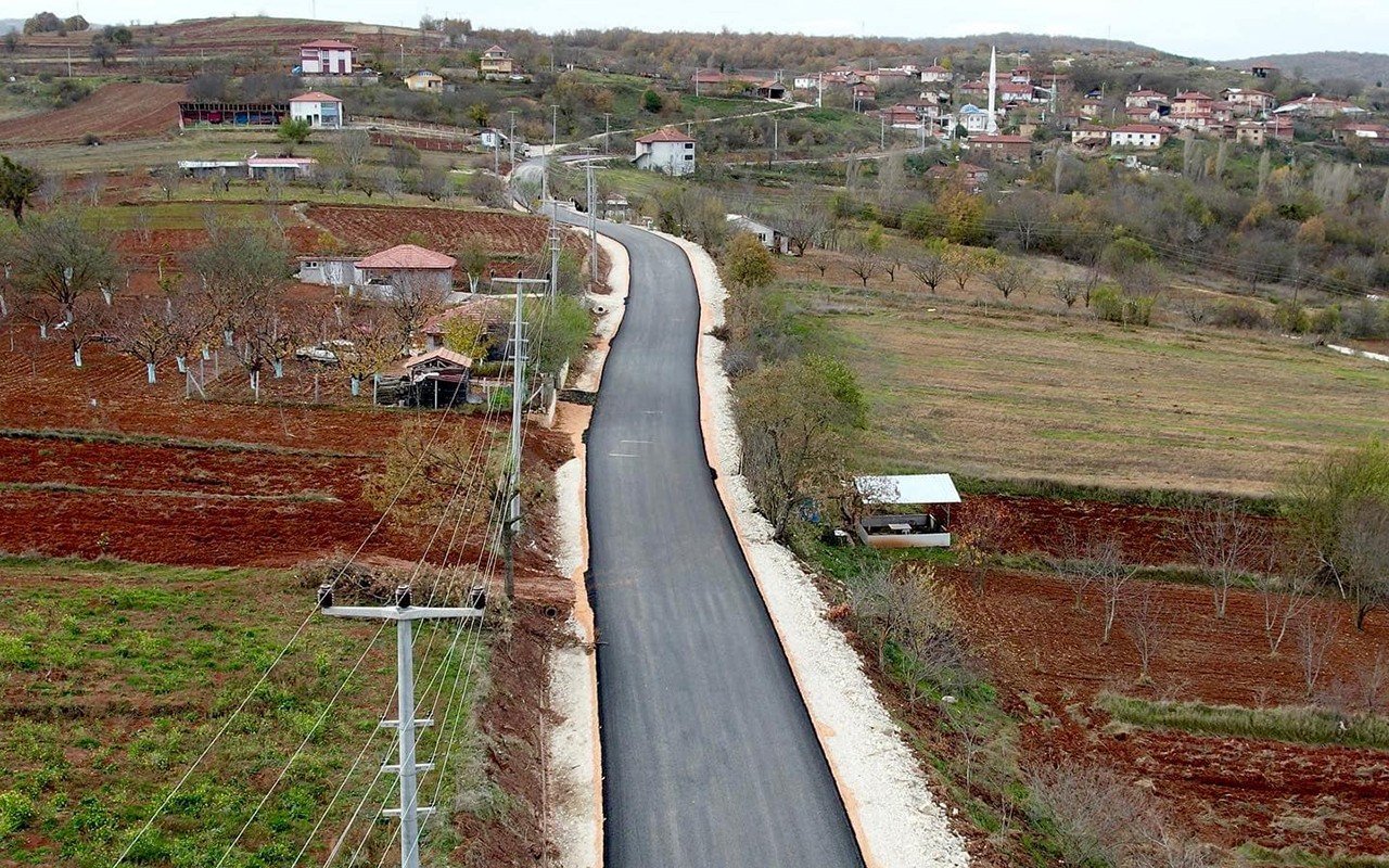 Vali Kızılkaya, Çakırpınar ve Çengeller köyünde İl Özel İdare’nin yatırımları incelendi